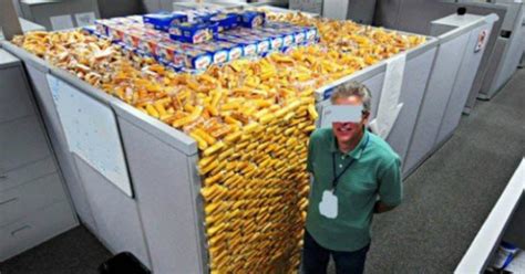 31 Workplace Pranks That Took It to the Next Level - FAIL Blog - Funny ...