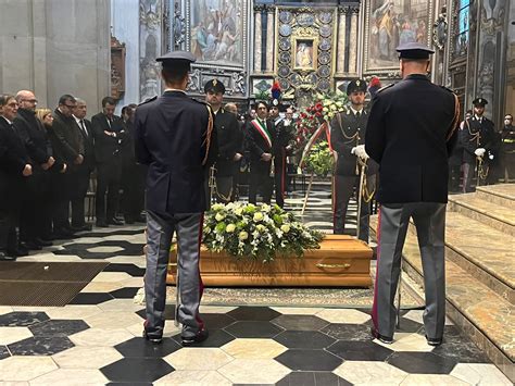 I figli ai funerali di Roberto Maroni: "Aveva capito che ci sono cose ...