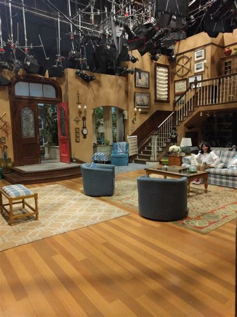 Behind the scenes on the Fuller House set - The Domestic Geek Blog