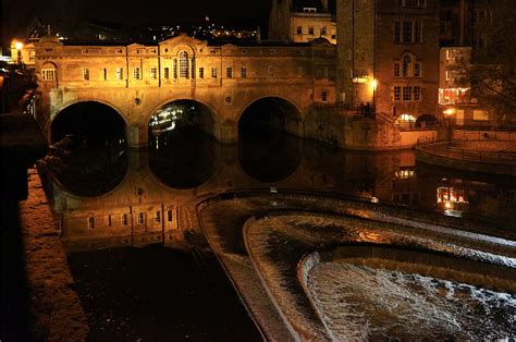 PULTENEY BRIDGE AT NIGHT - Bath UK Tourism, Accommodation, Restaurants ...