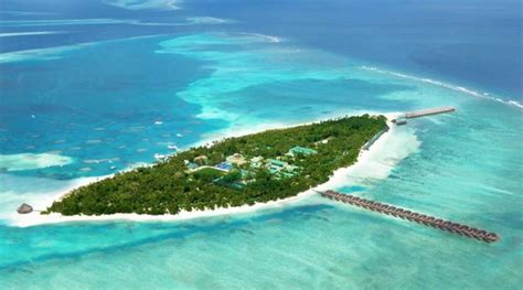 Top 7 Maldives Resorts With Golf Course - Madly Maldives