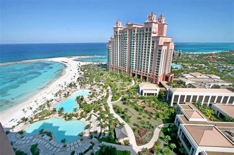 The 8 Best Beaches in Nassau, Bahamas | Carnival Cruise Line