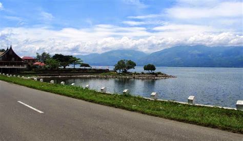 10 Danau Terindah di Indonesia yang Wajib Dikunjungi