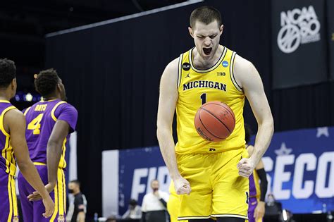 Michigan Freshman Star, Hunter Dickinson Declares For The 2021 NBA Draft