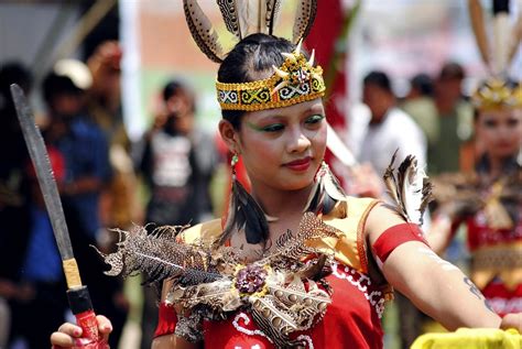 Cultural Sights of Kalimantan Island. What to Visit - Museums, Temples ...