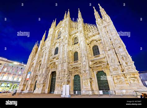 View of the Milan Cathedral at night in Milan, Italy Stock Photo - Alamy