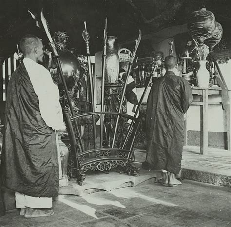 Tây Ninh 1935 - Các đồ tế tự phía trước bàn thờ chính tron… | Flickr