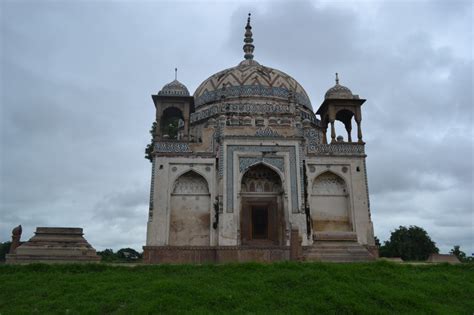 walking tours in varanasi | Groovy Tours