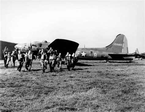 Missions of the Memphis Belle | B-17 Bomber Flying Fortress – The Queen ...