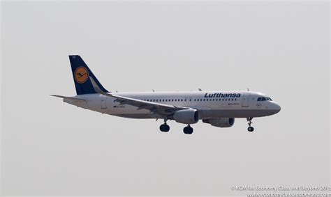 Airplane Art - Lufthansa Airbus A320 with Sharklets - Economy Class & Beyond