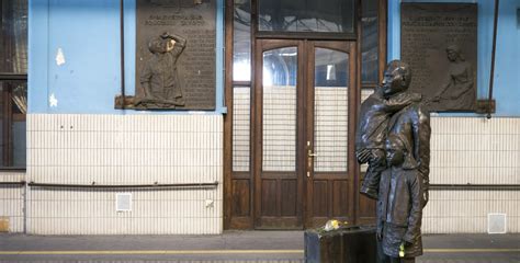 Newly repaired Sir Nicholas Winton statue unveiled at Prague's main ...