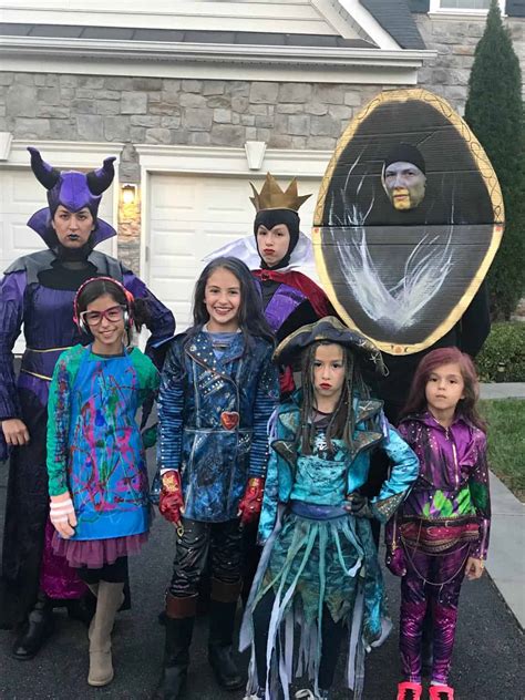 Family Disney Descendants Costumes - Lola Lambchops