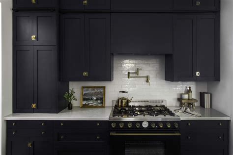 8 Popular Kitchen Cabinet Colors Designers Swear By - SemiStories