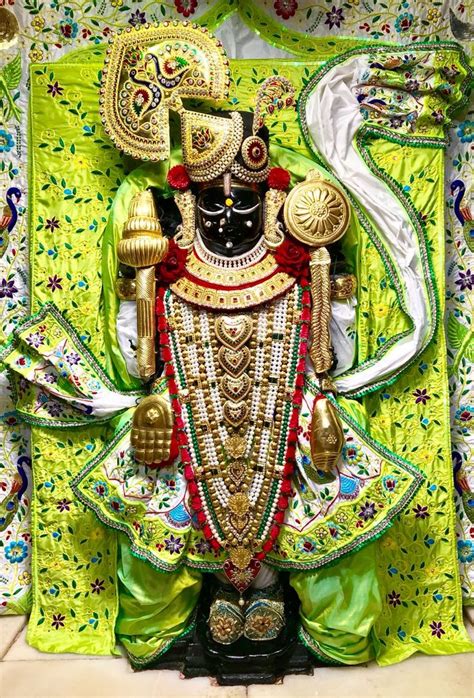 Dwarkadhish Darshan from dwarka temple | Krishna bhagwan, Lord krishna wallpapers, Radha krishna art