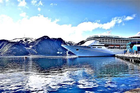 A travel blog - from an Indian perspective: Arctic Circle Cruise - I