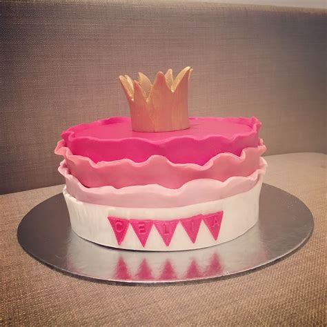 Princess Crown Cake by Pastelices Princess Crown Cake, Desserts, Food, Tailgate Desserts ...