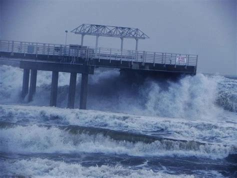 How a Category 1 Hurricane Like Isaac Can Do Plenty of Damage – Mother Jones