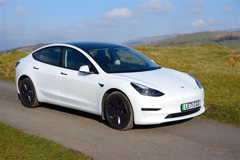 Tesla Model 3 Long Range Dual Motor All-Wheel Drive 2022 Review - GreenCarGuide.co.uk