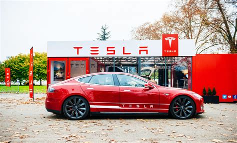 Tesla’s Stock Price Whipsaws, Bull and Bears Fight It Out