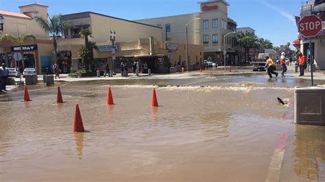 Huntington Beach contractor hits water main, flooding street - ABC7 Los ...