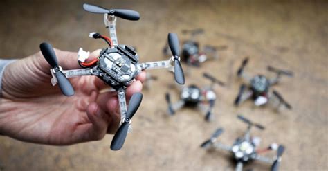 New Algorithm Allows a Swarm of Mini Drones to Fly Together