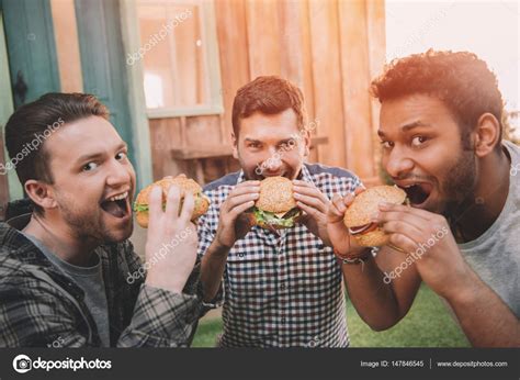 People eating burgers by greeceball22 on DeviantArt