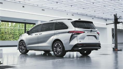 2023 Toyota Sienna Plug-In Hybrid Arrival And The 25th Anniversary Edition Debut | Cars Frenzy