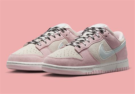 センチ 24cm Nike WMNS Dunk Low LX Pink Foam のサイズ