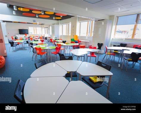 School classroom uk modern hi-res stock photography and images - Alamy