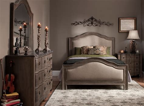 If you crave a classic look in your master suite, you're in for a treat with this Cobblestone 4 ...