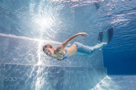 Woman Swimming Ocean Underwater - Image to u