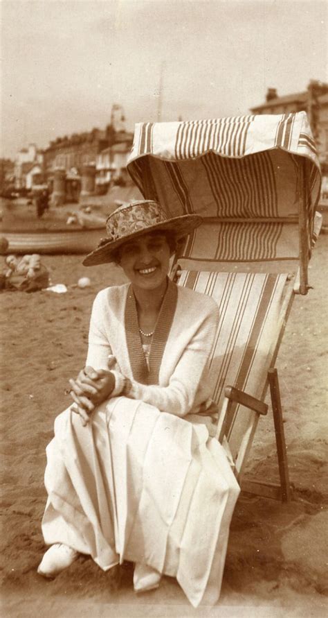 Beach Life During Edwardian Era Through Vintage Found Photos | Vintage ...