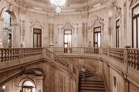 Visiting Bolsa Palace in Porto, Portugal | Jana Meerman