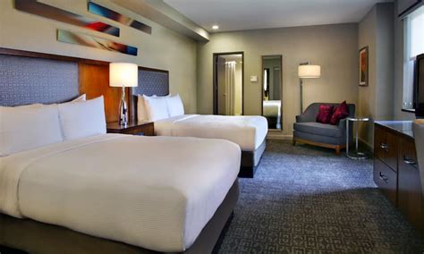 Rooms & Suites | Hilton Chicago