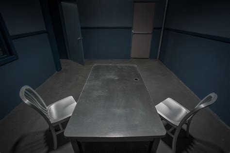 Interrogation Room Standing Set in Los Angeles - Jail Cells, Bullpen