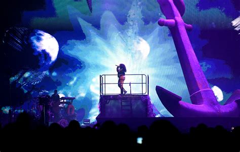 SZA covers Erykah Badu and debuts 'SOS' songs at arena tour opener