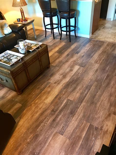 Vinyl Flooring Trends: 4+ Hot Vinyl Flooring Ideas [2018] - Inda Homes ...