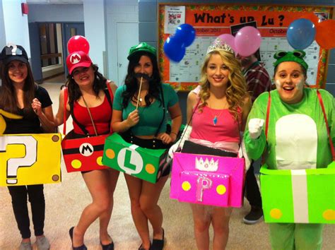 DIY Halloween costumes, mystery box, Mario, Luigi, Peach, Yoshi Mario Kart Costumes, Mario And ...