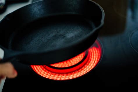 How To Use A Cast Iron Skillet On A Glass Top Stove | Storables