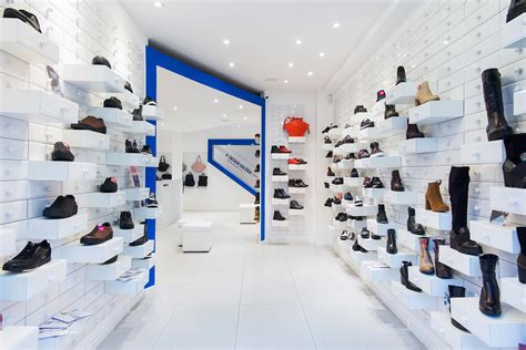 Fashion Display Idea Of 2-Layer Modern Shoe Store Design