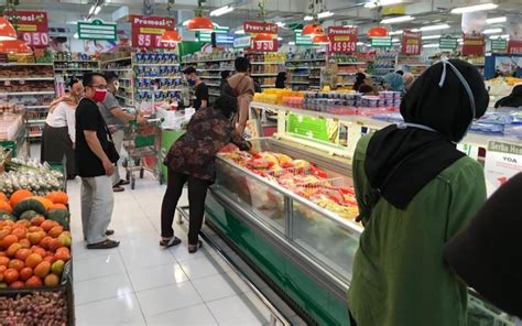 Aktivitas di Pasar Modern Kuningan Tetap Ramai - Bandung - Bisnis.com