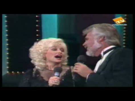 Kenny Rogers and Dolly Parton sing 'Islands In The Stream'