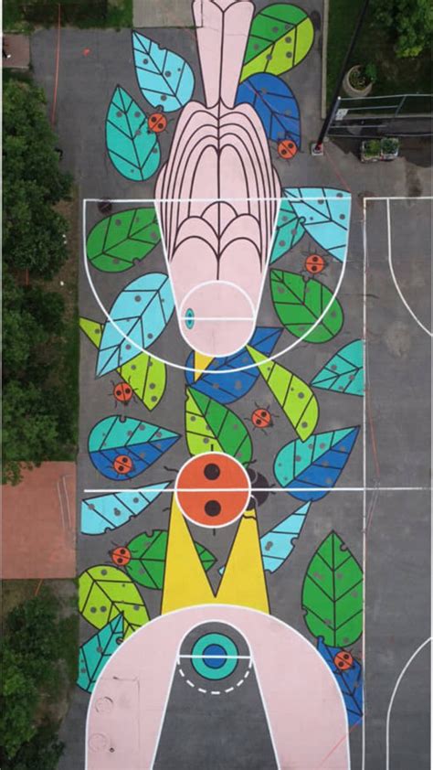 Creative Basketball Court with large scale street art in Montreal | Mailand