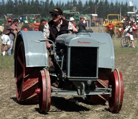 15 Best Old Tractor Brands (History &Value Guide)