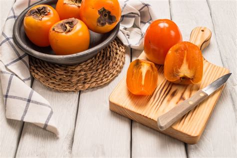 How to Eat a Persimmon: The Clueless Foodie's Guide - Organic Authority