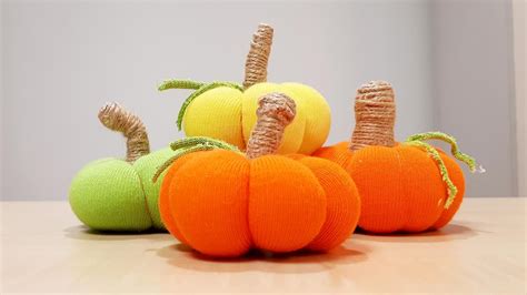 ¡Cómo hacer calabazas de tela con calcetines! Manualidades de otoño y Halloween