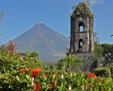 Mayon Volcano & Cagsawa Ruins in Albay | Albay, Beautiful places ...