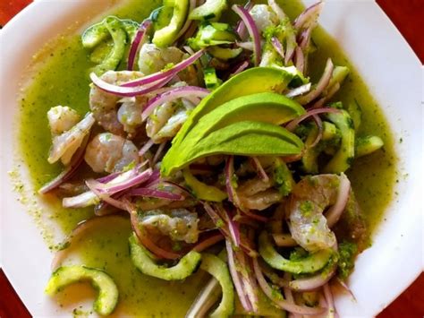 Saludable AGUACHILE VERDE de CAMARÓN y chile serrano, ¡solo 4 pasos!