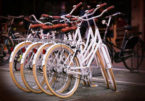 Images Gratuites : blanc, nuit, roue, vélo, véhicule, équipement sportif, le chariot, Véhicule ...