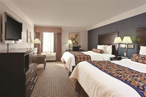 Pet Friendly Hotels in Fresno, CA - BringFido